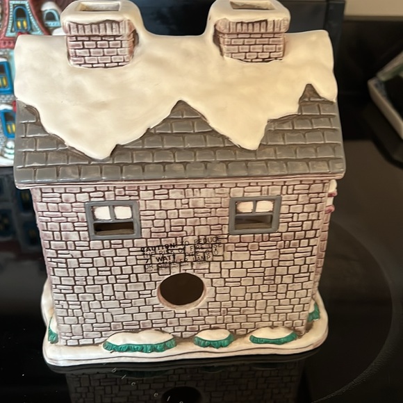 Colonial Village Elegant Lady - Picture 2 of 3